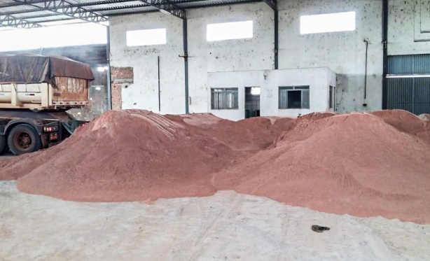 Semagri faz entrega de 700 toneladas de calcrio para produtores rurais